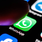 El escáner integrado de WhatsApp se encuentra en el menú de "Documentos" del chat y permite crear archivos PDF con ajustes automáticos de recorte y filtros