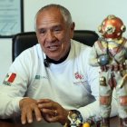 El buzo especializado en aguas negras Julio César Cu, habla durante una entrevista con EFE, en la Ciudad de México (México)