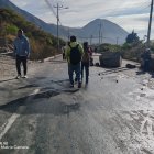 Un grupo de manifestantes se tomó la vía Mitad del Mundo- Río Blanco.