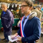 Vicealcalde. La rata ‘Plume’ se posa sobre el hombro de Gregory Moreau.