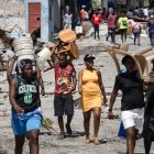 Control. Las bandas criminales de Haití controlan el 90 % del país y superan a la policía nacional. Aquello no solo ha traído violencia sino también hambruna, que está llegando al límite.