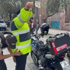 La Policía realizó distintos operativos a motorizados en Quito.