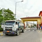 agua ha dispuesto un plan de contingencia con 300 tanqueros para abastecer urbanizaciones afectadas, aunque muchos vecinos advierten que no todos los hogares cuentan con cisternas y dependerán de alternativas limitadas.