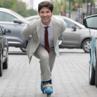 Encontró en los patines una forma de servir.