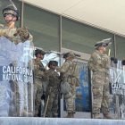 Foto de archivo de integrantes de la Guardia Nacional de California.