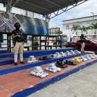 Policía Nacional con el material incautado