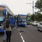 Los buses se impactaron en la av. Morán Valverde, en el sector de Guajaló.