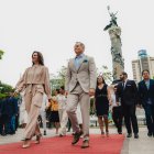 Marcela Aguiñaga y el viceprefecto Carlos Serrano en el Parque Centenario.