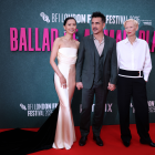 Fala Chen, Colin Farrell y Tilda Swinton en la Gala Principal de la película Ballad of a Small Player, en el Festival de Cine de Londres BFI, en Londres, Gran Bretaña, el 9 de octubre de 2025.