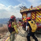 Los bomberos estuvieron en la cooperativa San Francisco combatiendo el incendio forestal.