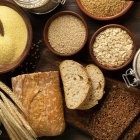 El gluten es una proteína que se encuentra de forma natural en algunos cereales, principalmente en el trigo, la cebada y el centeno.