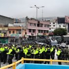 Efectivos de la Policía Nacional se ubicaron desde la mañana del 12 de octubre de 2025 en lka Villaflora, sur de Quito.