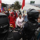 En el sur de Quito, los manifestantes se congregaron para intentar avanzar hacia El Arbolito.