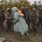 Fuerzas de Ucrania mantienen posiciones ante la avanzada rusa.