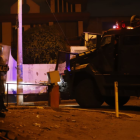 Quito amaneció con retenes militares, cierres viales y transporte limitado, mientras persiste la tensión tras los enfrentamientos del domingo.