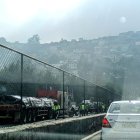 Al lugar del accidente llegaron personal de la Agencia Metropolitana de Tránsito, tres carriles fueron cerrados para atender la emergencia.