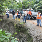 Ciudadanos enfrentan condiciones climáticas adversas durante la temporada de lluvias en Ecuador.