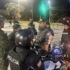El ministro del Interior, John Reimberg, estuvo la noche del 12 de octubre en el sector del parque La Carolina, en el  norte de Quito, luego de la jornada de protestas por el paro nacional de la Conaie.