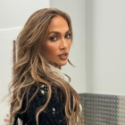 La actriz y cantante Jennifer Lopez ha llamado la atención al caminar por las calles de Nueva York.