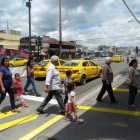 Se retiró el puente peatonal en la avenida América y Rumipamba, en el norte de Quito.
