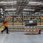 El gigante de comercio electrónico informó el mes pasado que está invirtiendo más de $ 1.000 millones para aumentar los salarios y otros gastos.