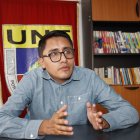 Andrés Quishpe, presidente de la UNE, critica la falta de diálogo real del Gobierno con los gremios.