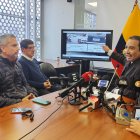 Juan González muestra video sobre vehículo vinculado a la explosión en la Bahía de Guayaquil.