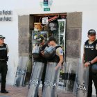 Control. Las calles, especialmente en el Centro, permanecen valladas y bajo fuerte resguardo policial ante la amenaza de nuevas movilizaciones.