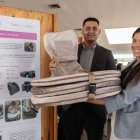 Egresados de la ESPOL desarrollaron Momfort, un respaldo ergonómico que alivia dolores durante la lactancia y mejora el bienestar de las madres.