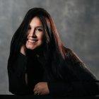 Este es el primer libro de Karen Carbo, autora con raíces ecuatorianas y formación en comunicación social en Venezuela