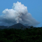 El volcán Reventador se mantiene en alerta naranja tras reporte de caída de ceniza.