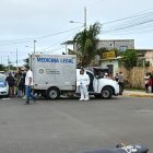 En la imagen, el levantamiento de los cuerpos en José Luis Tamayo, Salinas, donde ocurrió el doble crimen