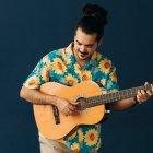 Matheus es licenciado en Economía. Dejó una carrera corporativa por la música. En su momento fue participante del programa "The Voice Portugal".