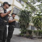 Agentes policiales acudieron a la vivienda en Sauces 9 donde fue hallada una mujer sin vida y desmembrada.