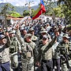 El ministro de Interior, Diosdado Cabello (c), durante un acto de juramentación en La Guaira (Venezuela).