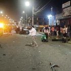 El vehículo se impactó contra un poste en la Panamericana Norte, en Quito.