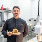 Ceviches y otras delicias de Ecuador las resalta en su restaurante en Zúrich.