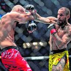 Chito Vera (d) tuvo una intensa y pareja pelea con Aiemann Zahabi (i) en el UFC Vancouver, que fue a favor del local por decisión dividida de parte de los jueces.