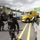 Las vías continúan cerradas mientras que el diálogo ha sido suspendido.