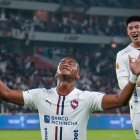 Carlos Gruezo, volante de Liga de Quito, festeja el gol que le convirtió a Barcelona SC el pasado viernes 17 de octubre.