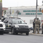 La policía Nacional acordonó la zona donde se encuentre el vehículo abandono.