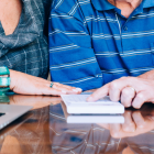 Las jubilaciones ofrecen pensiones vitalicias, pero con requisitos, financiamiento y beneficios distintos.