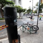 En la esquina de avenida Malecón y República de Guayaquil, frente al Municipio, está uno de los tótems mecánicos que no se pueden utilizar.