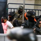 Rolando Federico Gómez Quinde, alias Fede, llegó al edificio Montecristi, en Guayaquil, custodiado por militares y policías