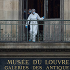 La Fiscalía de París estima en 88 millones de euros el valor de mercado de las ocho joyas imperiales robadas de la Galería de Apolo en el Louvre.