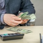 La fecha establecida por el Gobierno para el pago de este beneficio para los trabajadores es dos días antes de la fecha de la consulta popular.