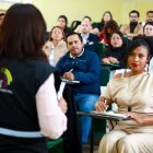 Un delegado del CNE capacita a los miembros de las juntas receptoras del voto, quienes deberán cumplir su función en la consulta popular y referéndum del 16 de noviembre