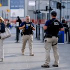 Agentes del Departamento de Seguridad Nacional de Estados Unidos brindan seguridad adicional visible en el Aeropuerto Internacional de Atlanta (EE.UU.).