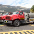 Cada cambión tiene una capacidad para 1.500 galones de agua.