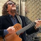 El artista ha formado parte de diferentes agrupaciones, como Aché, Promesas Temporales, Rumbasón, Alex Alvear & Mango Blue o Wañukta Tonic